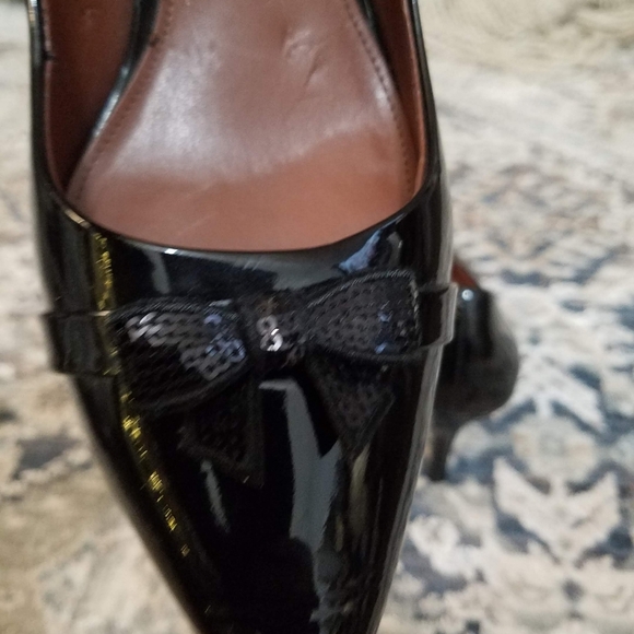 Cole Haan Black Patent Pump Heels - Picture 5 of 11